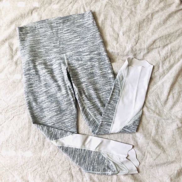 lululemon athletica Pants - Lululemon•Wunder Under Crop II *Scallop- I